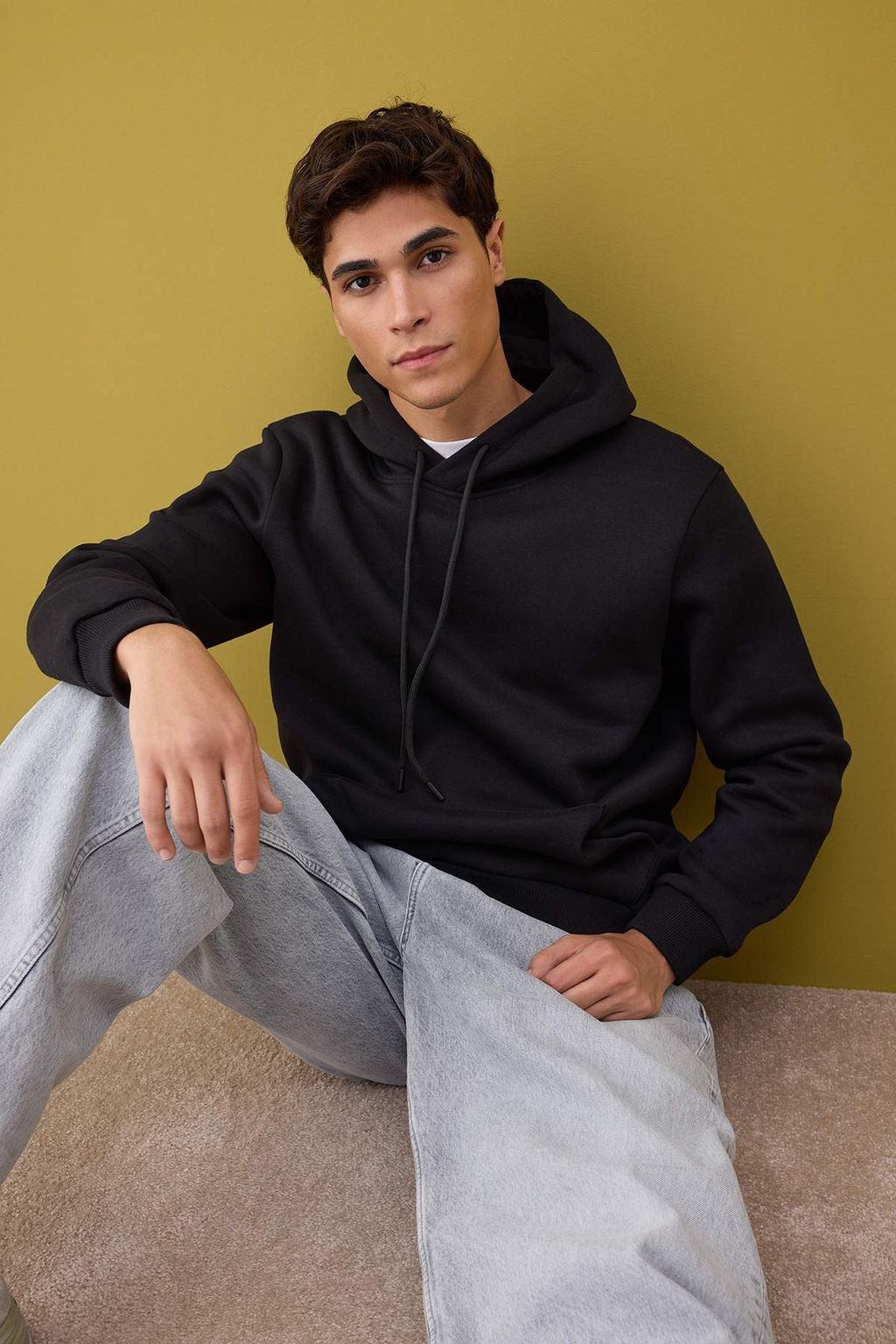 Siyah Regular/Normal Kesim Kapusonlu Ici Polarl? Kal?n Sweatshirt TMNAW26SW00016 - Trendyolmilla фото 6