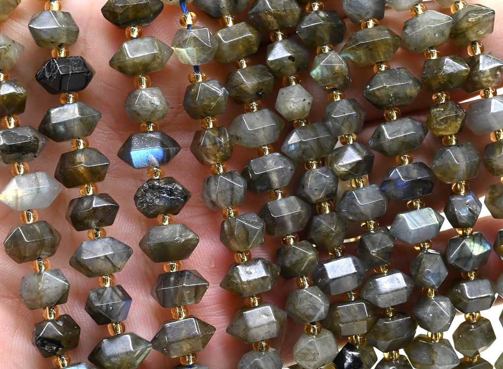 Бусины из лабрадора многогранник 7*10мм, 37см, 47 бусин Радуга камня