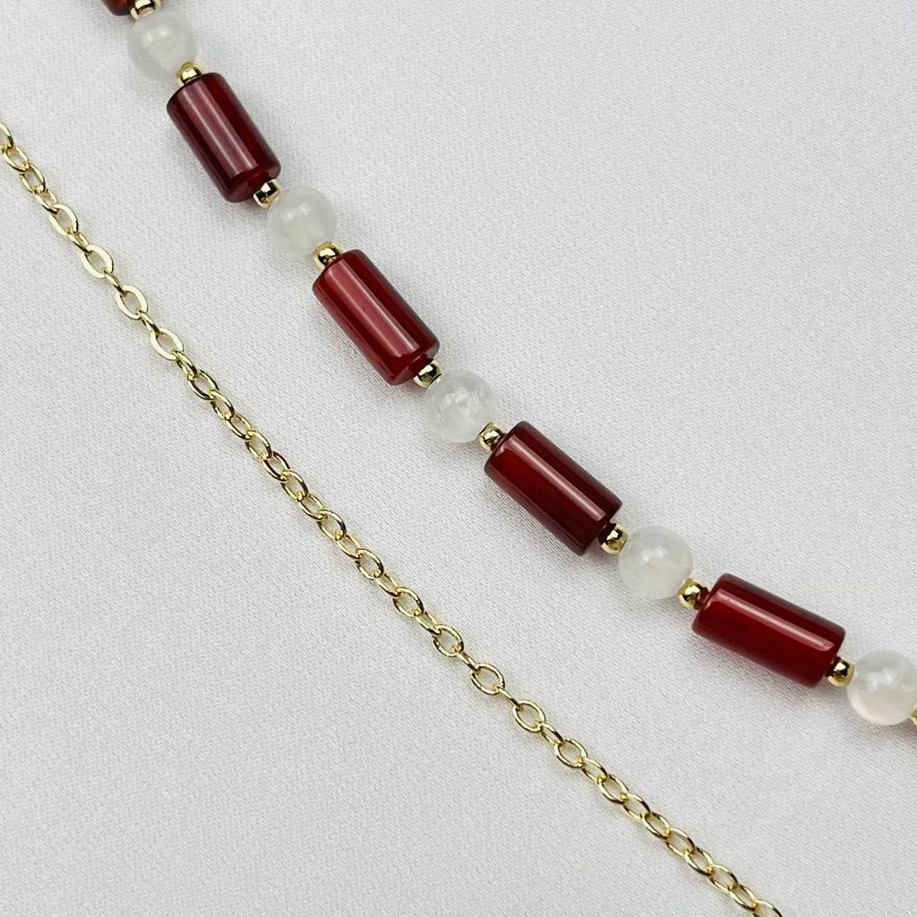 Колье из Сердолика и Селенита с подвеской