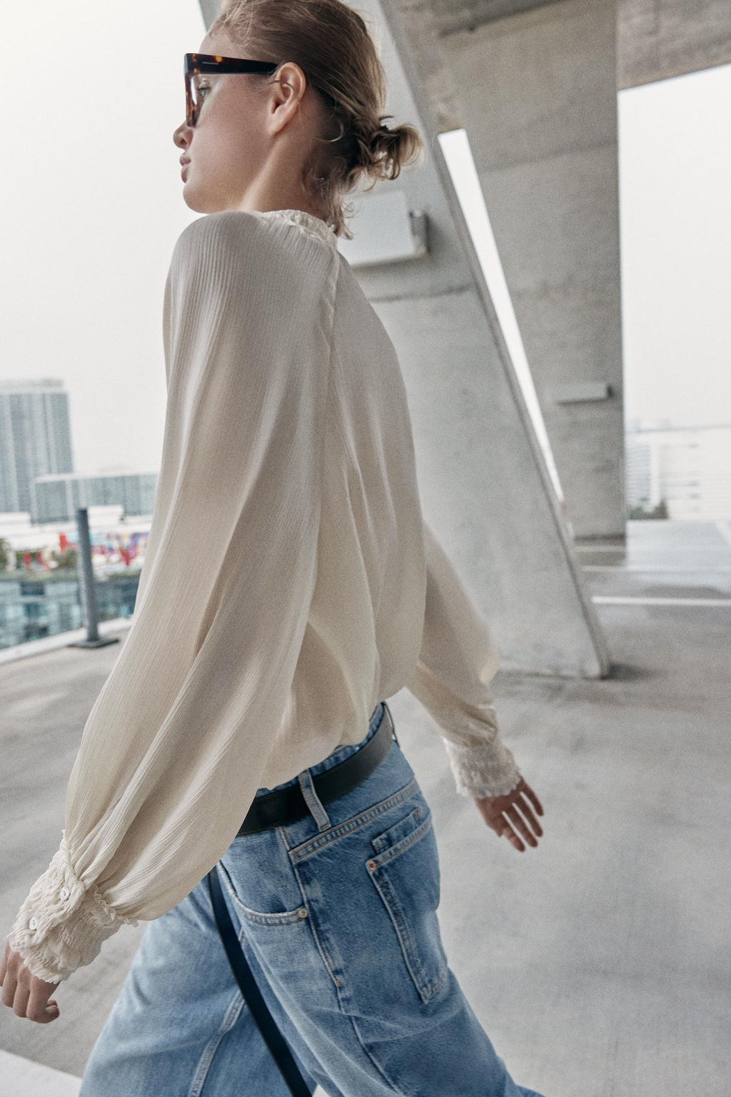 BLUSA SATINADA CUELLO SUBIDO / Crudo - Zara фото 3