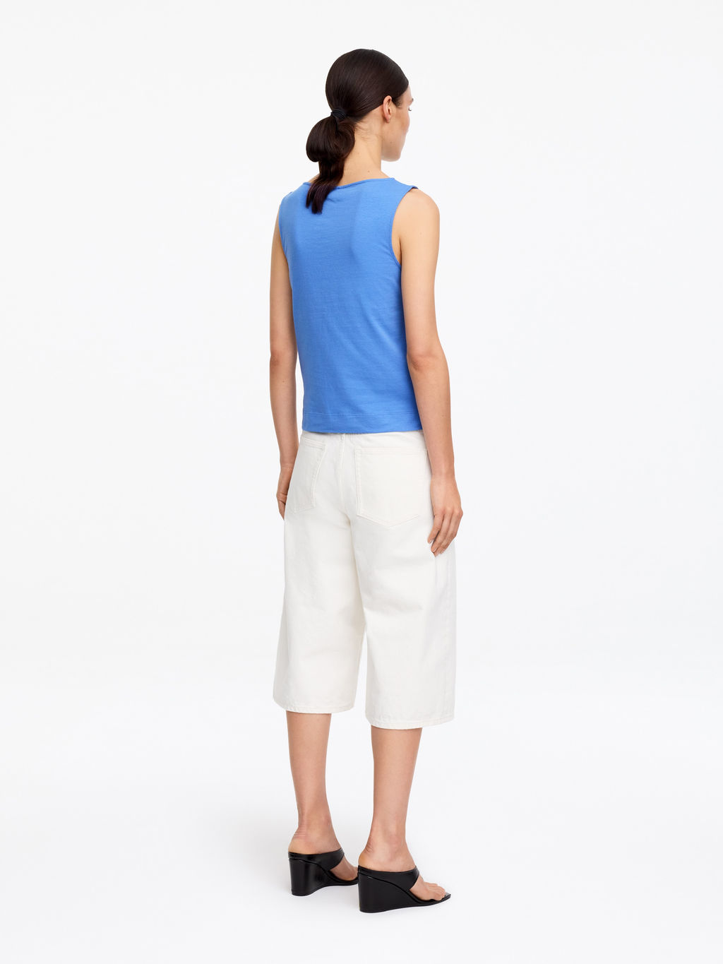 Top sin mangas de tipo deportivo con cuello barco - H&m фото 5