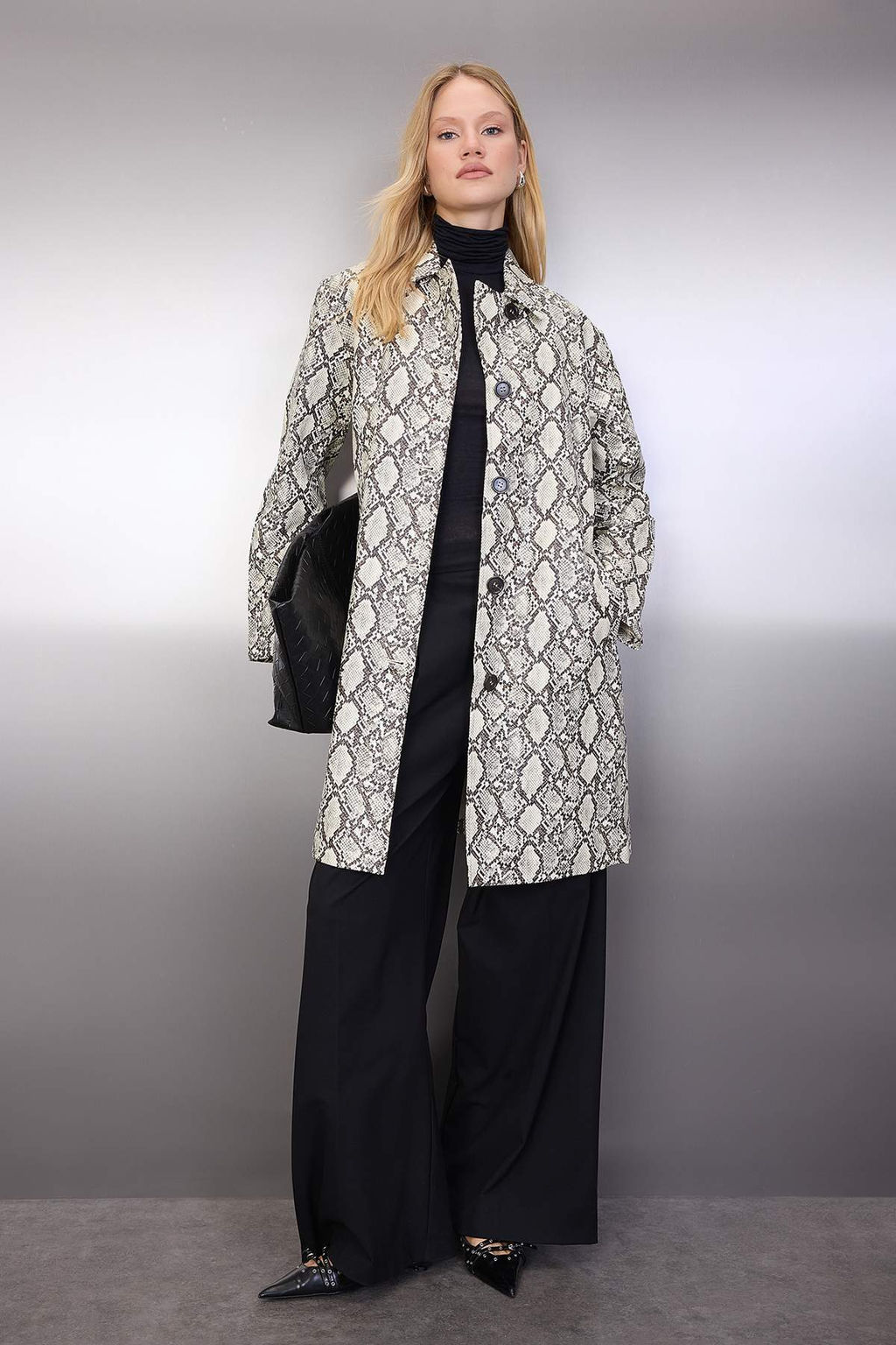 Cok Renkli Y?lan Desenli Suni Deri Mono Kapama Oversize Uzun Trenckot TWOAW26TR00003 - Trendyolmilla фото 5