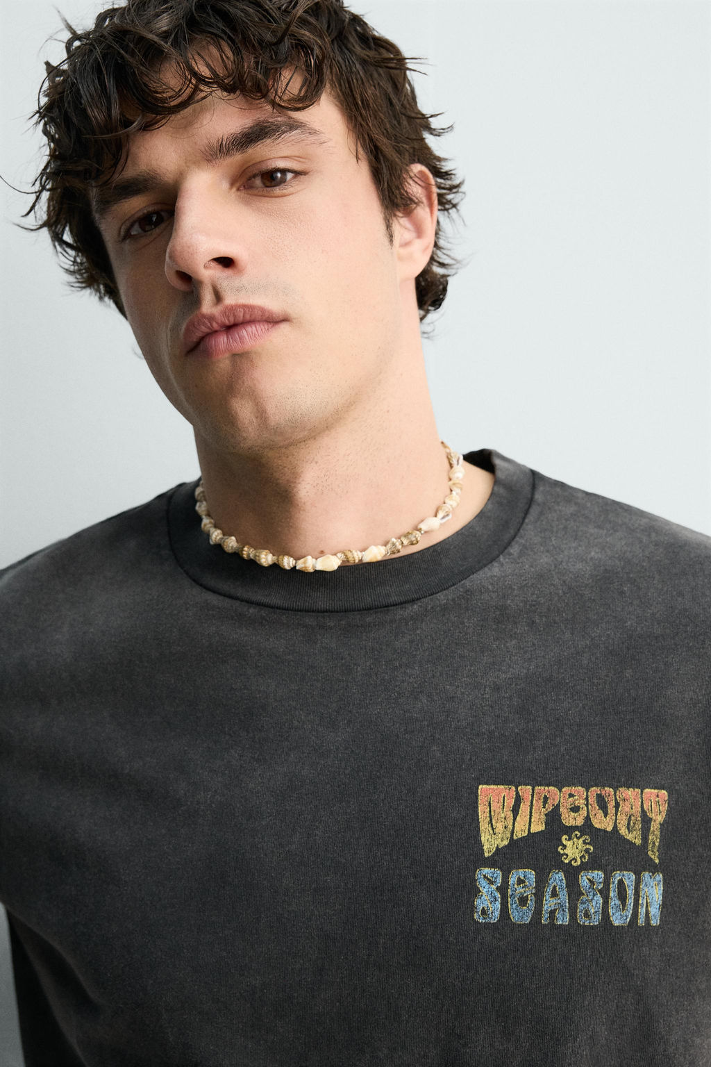 CAMISETA LAVADA ESTAMPADO SURF / Marr?n oscuro
