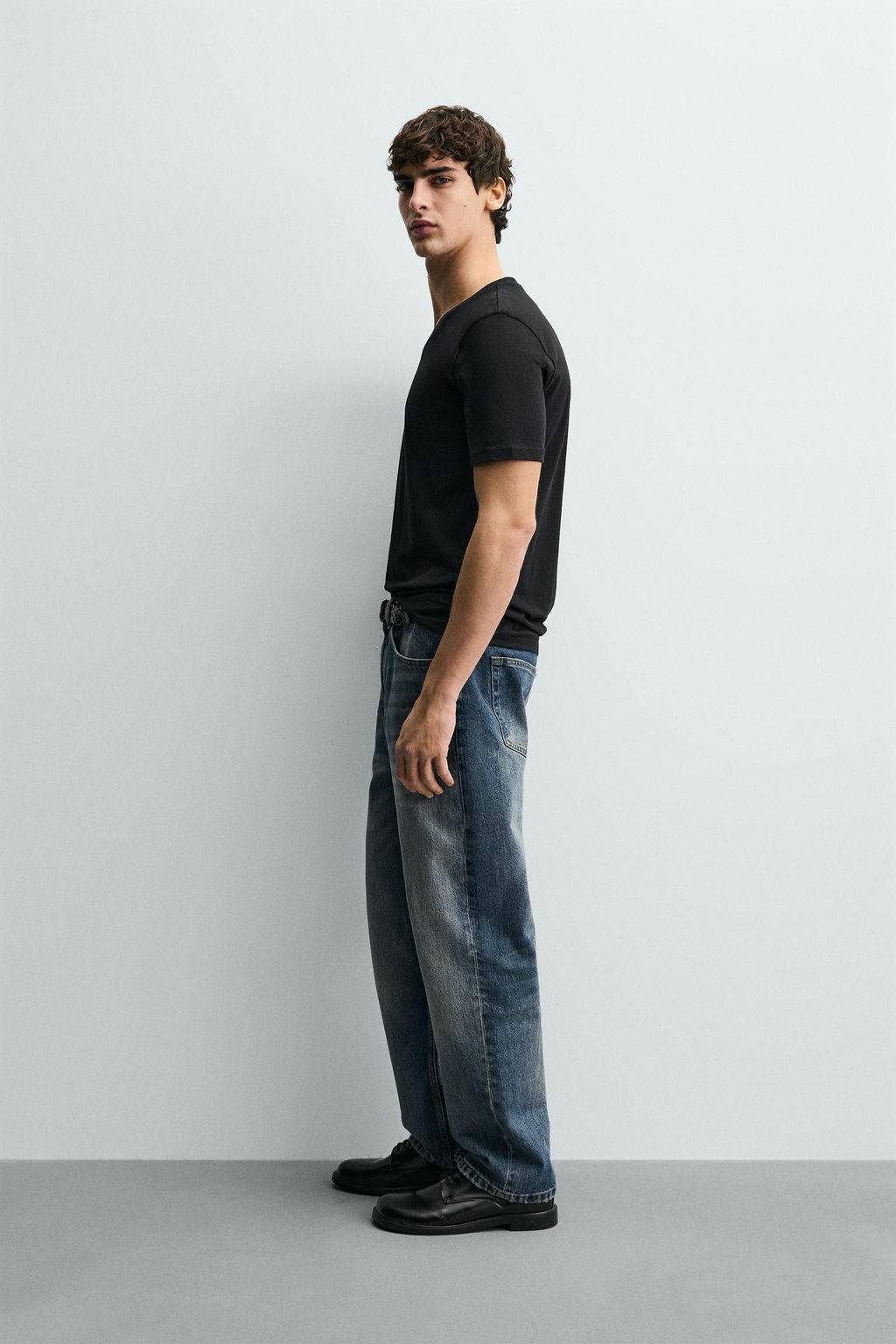 BASIC V-NECK T-SHIRT - Zara фото 12