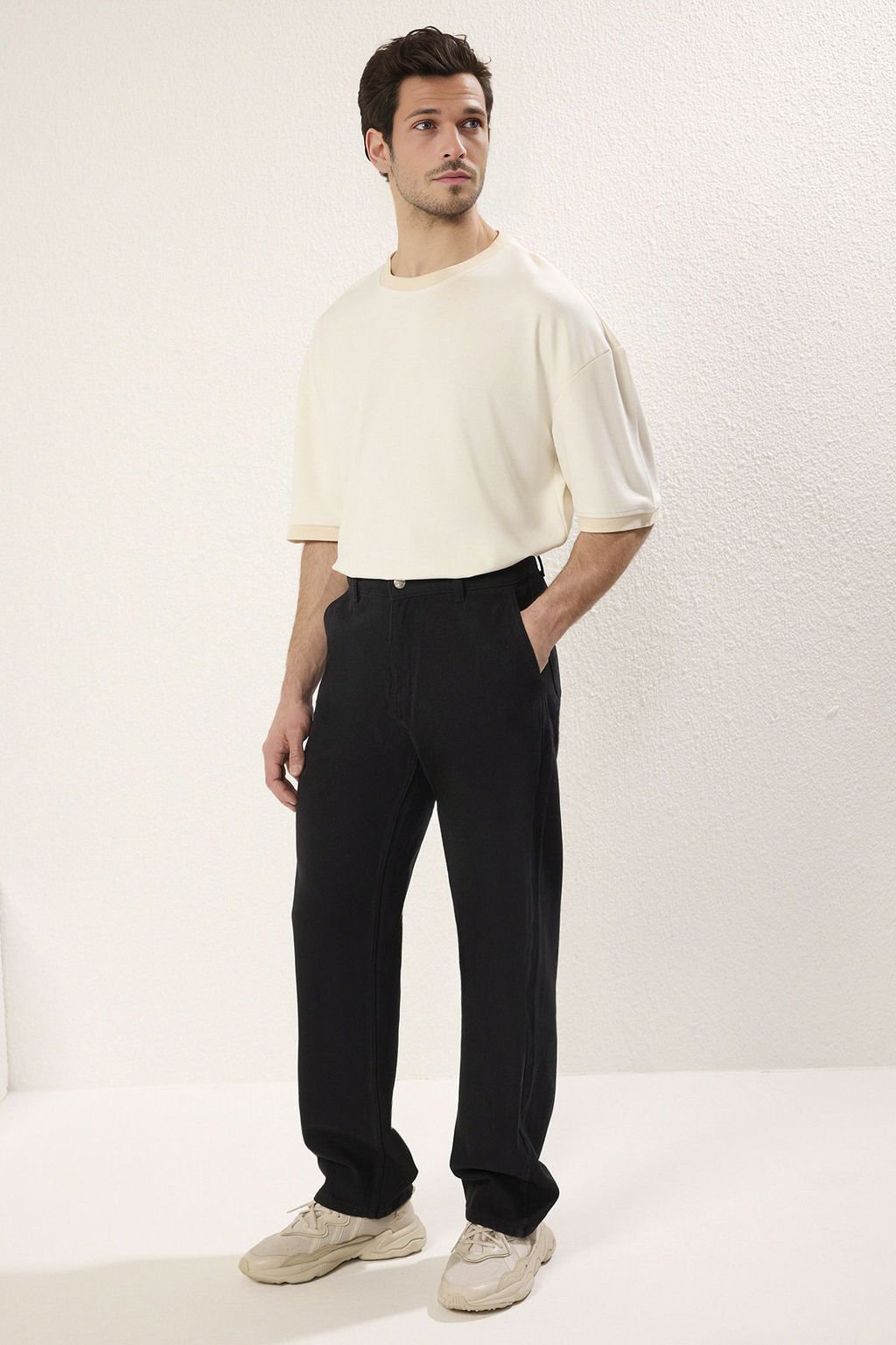 TRENDYOL MAN Siyah Baggy/Bol Paca Gabardin %100 Pamuklu Rahat Pantolon TMNSS25PL00021