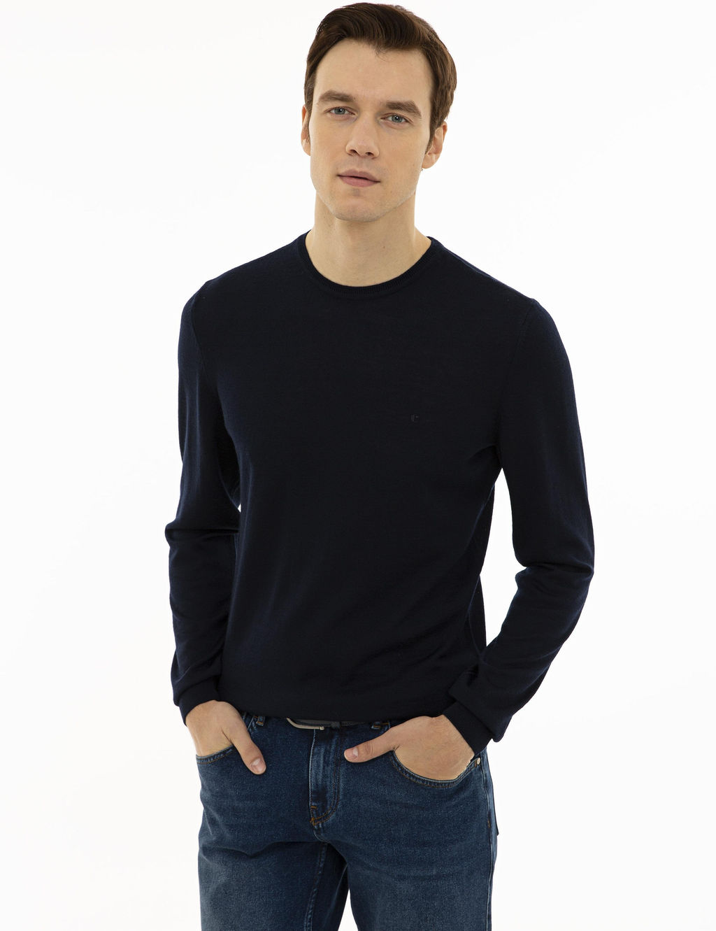 Базовый трикотажный свитер приталенного кроя темно-синего цвета с круглым вырезом - Cacharel фото 3