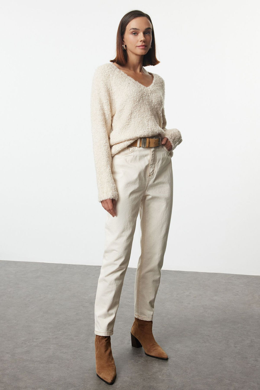 Tas Genis Kal?p Derin V Yaka Dokulu Triko Kazak TWOAW25KZ00241 - Trendyolmilla фото 2