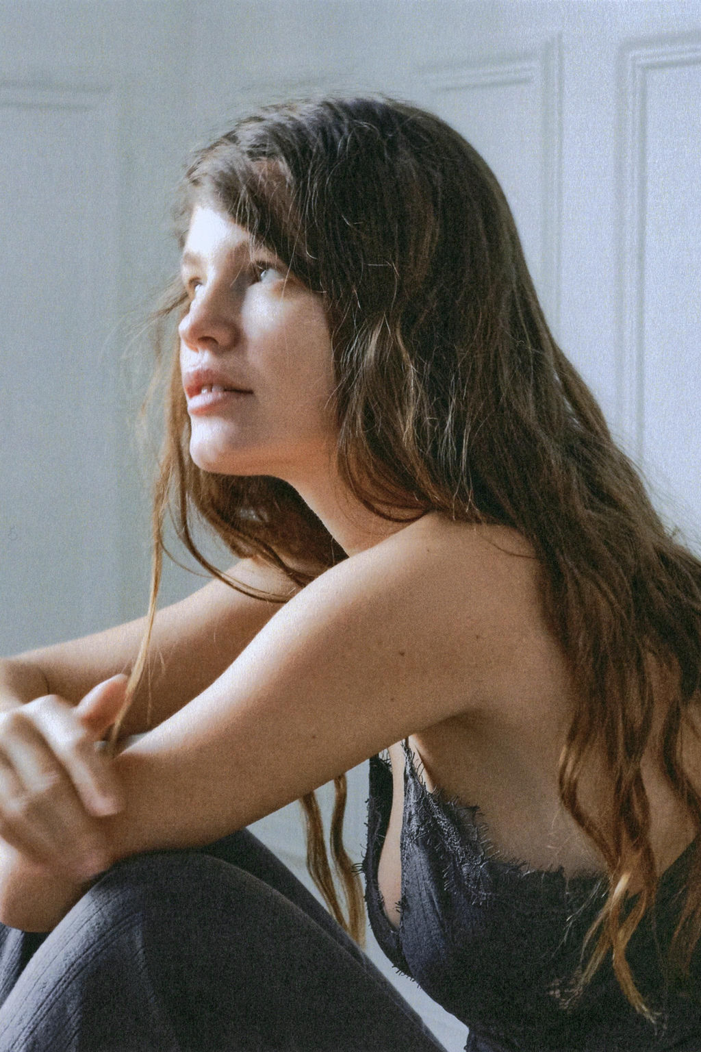 TOP POINTELLE ENCAJE / Gris oscuro