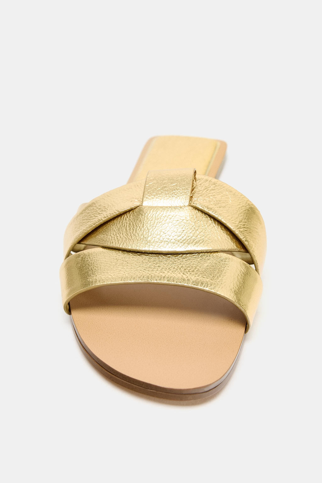 SANDALIA PLANA PIEL CRUZADA / Oro - Zara фото 10