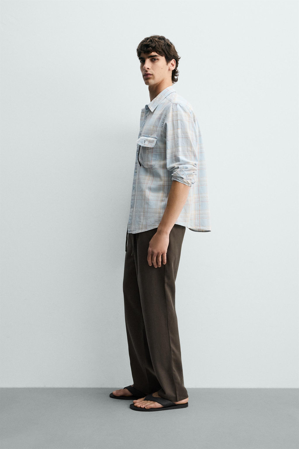 PANTAL?N FLUIDO RELAXED FIT / Marr?n / Topo