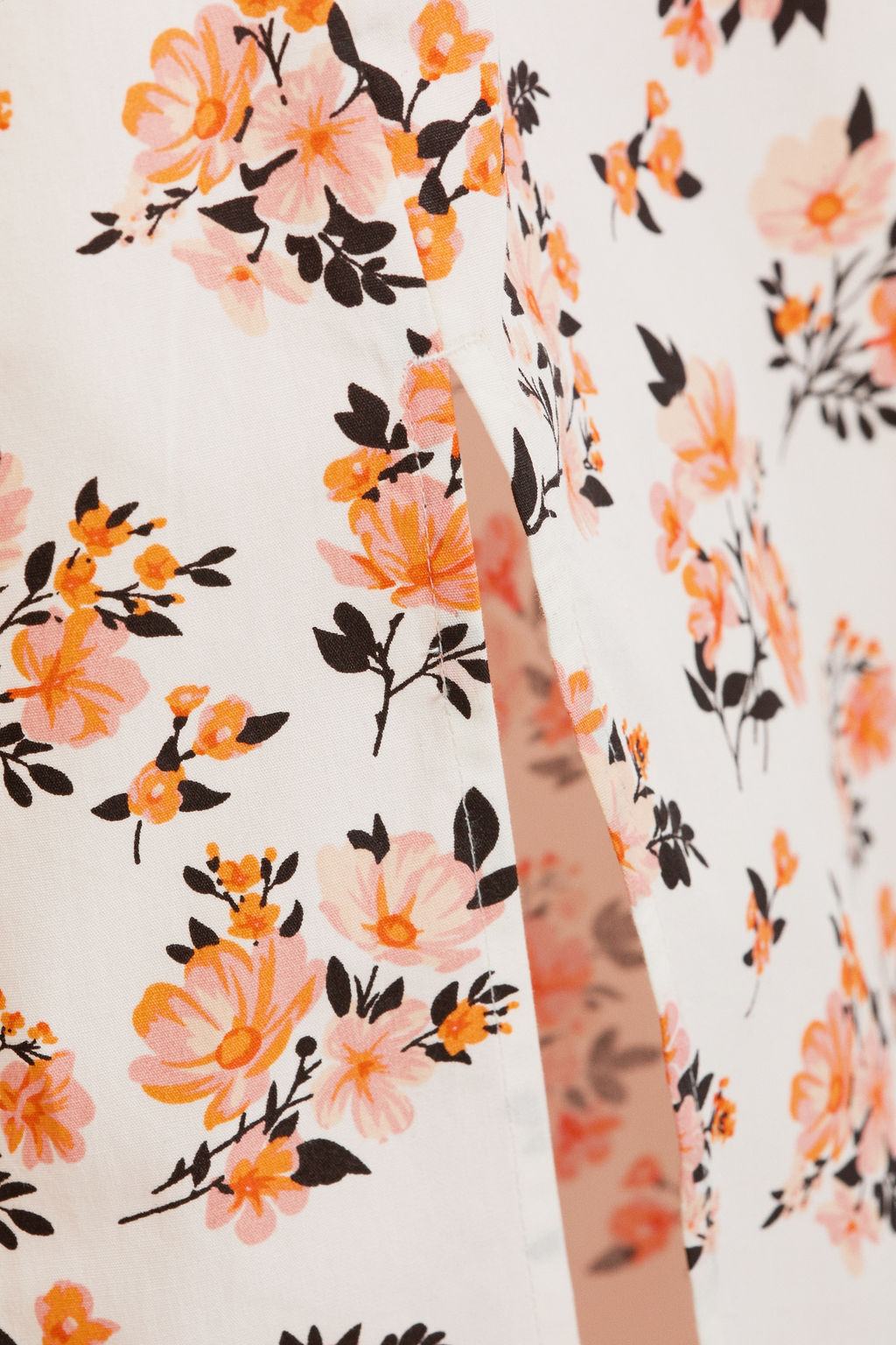 Vestido midi con escote cuadrado y abertura