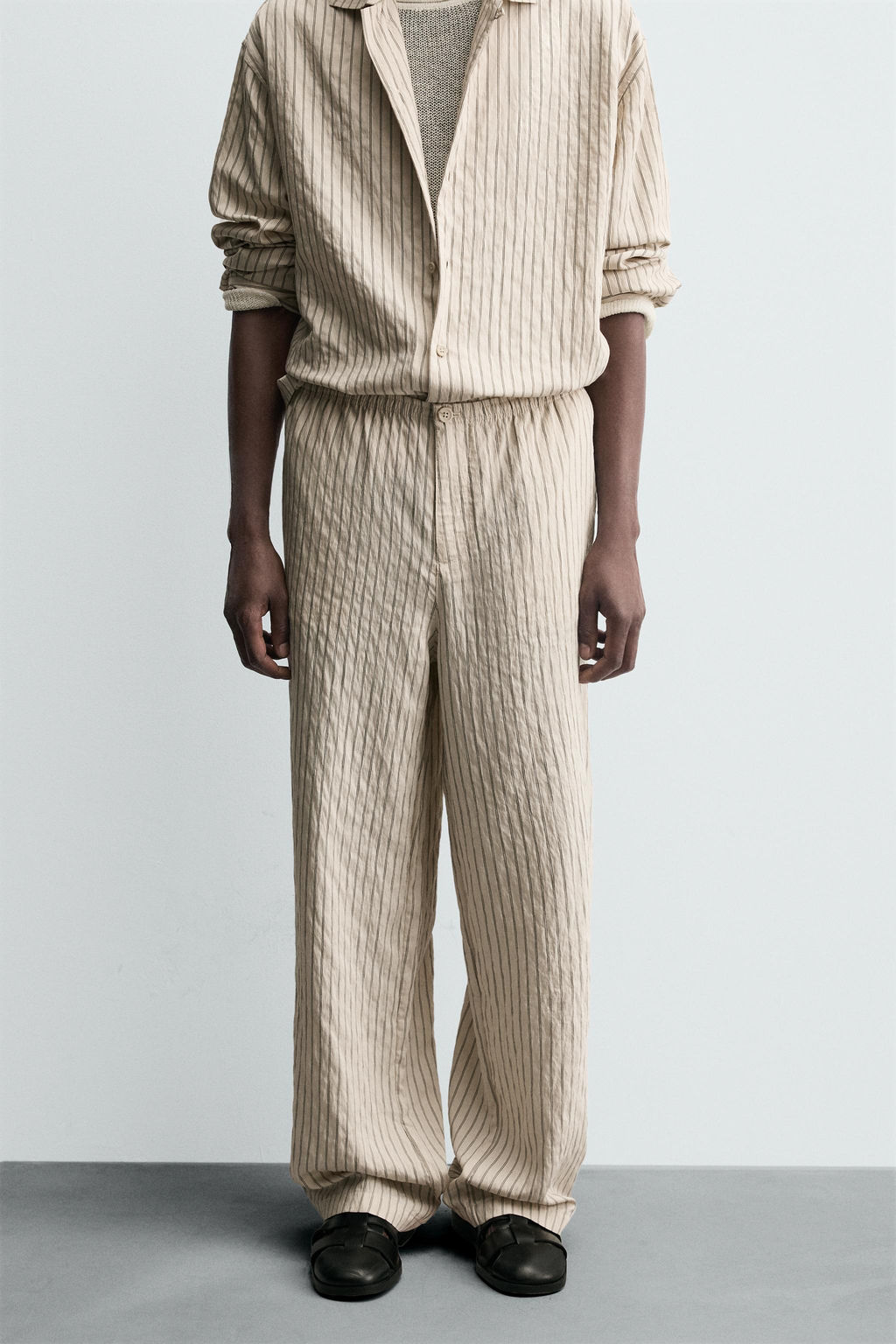 STRIPED WRINKLED-EFFECT FLOWING TROUSERS - Zara фото 2