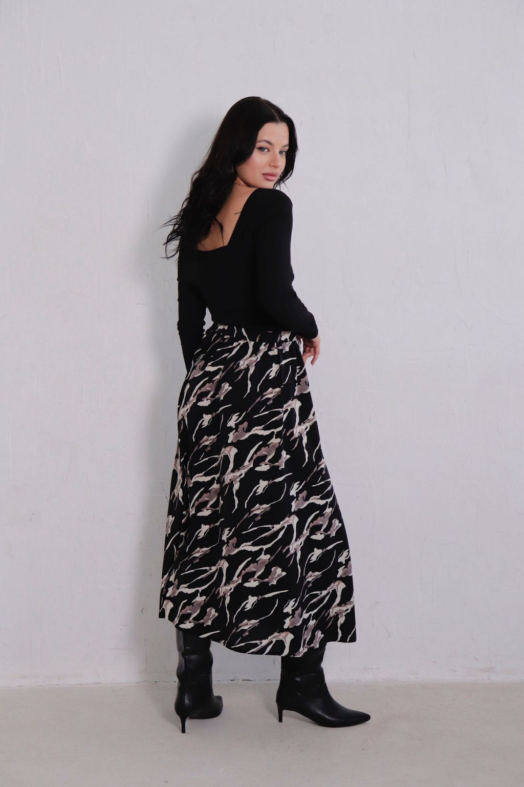 11374 Юбка А-силуэта чёрная с принтом - Martichelli фото 21