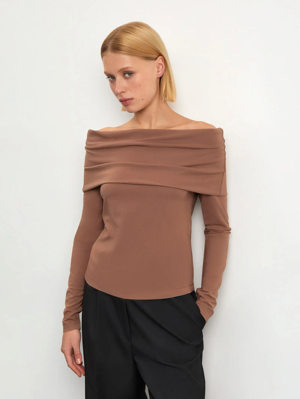 Элегантный топ с открытыми плечами - Emka фото 2
