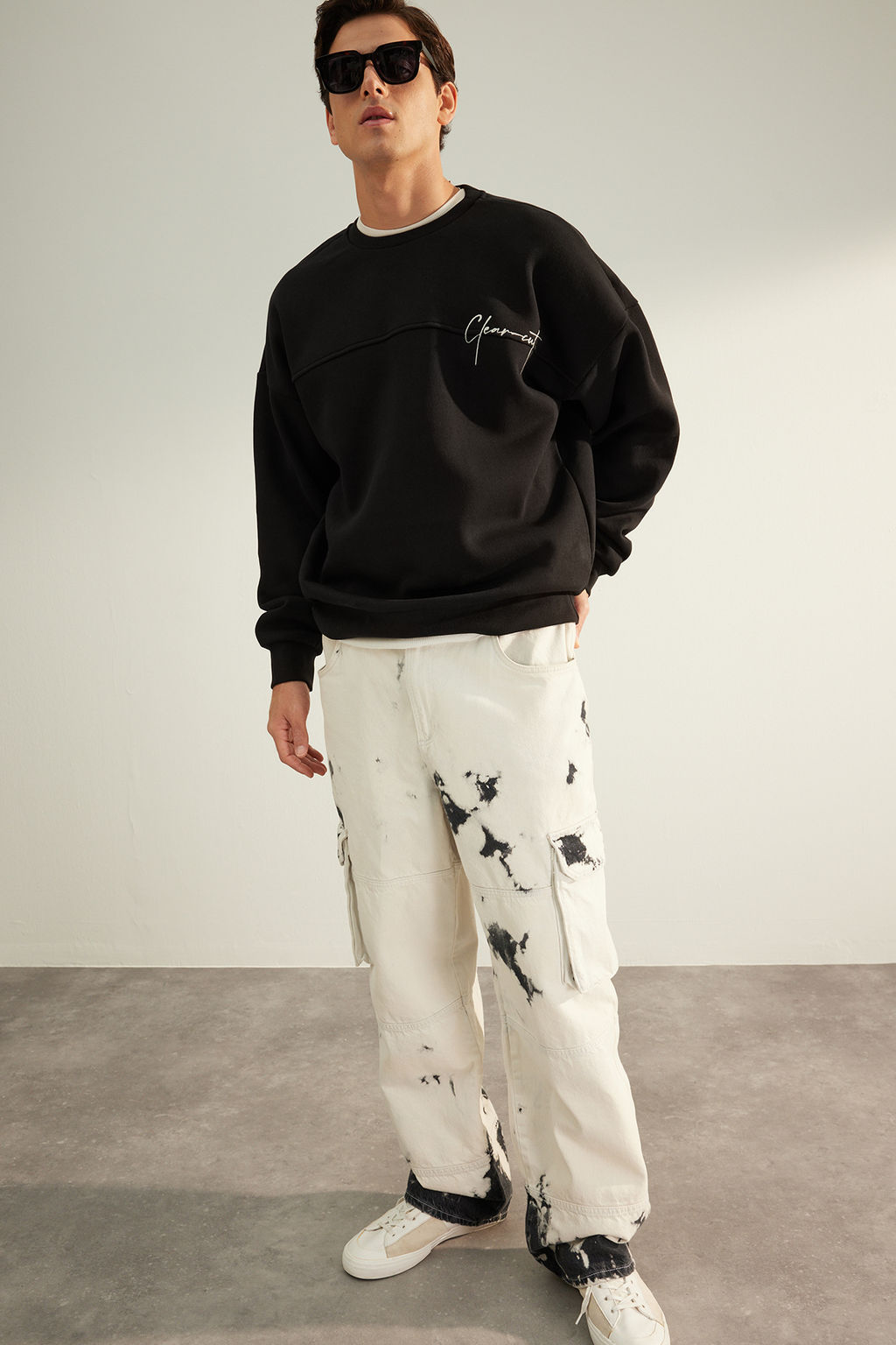 TRENDYOL MAN Limited Edition Siyah Oversize/Genis Kesim Designer Nak?sl? Ici Polarl? Sweatshirt TMNAW24SW00134 - Trendyolmilla фото 3