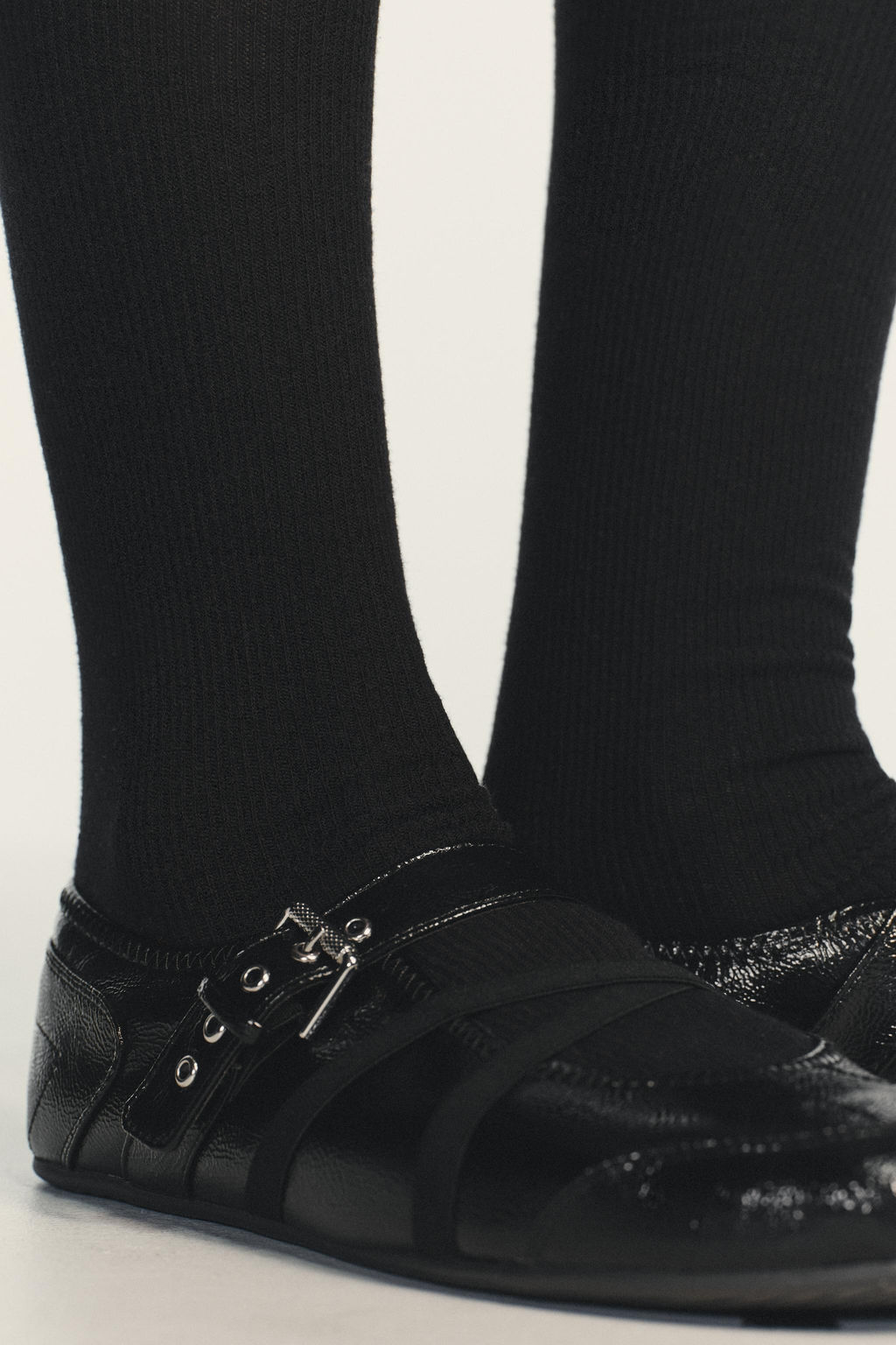 BAILARINA EFECTO ACHAROLADO HEBILLAS / Negro - Zara фото 2