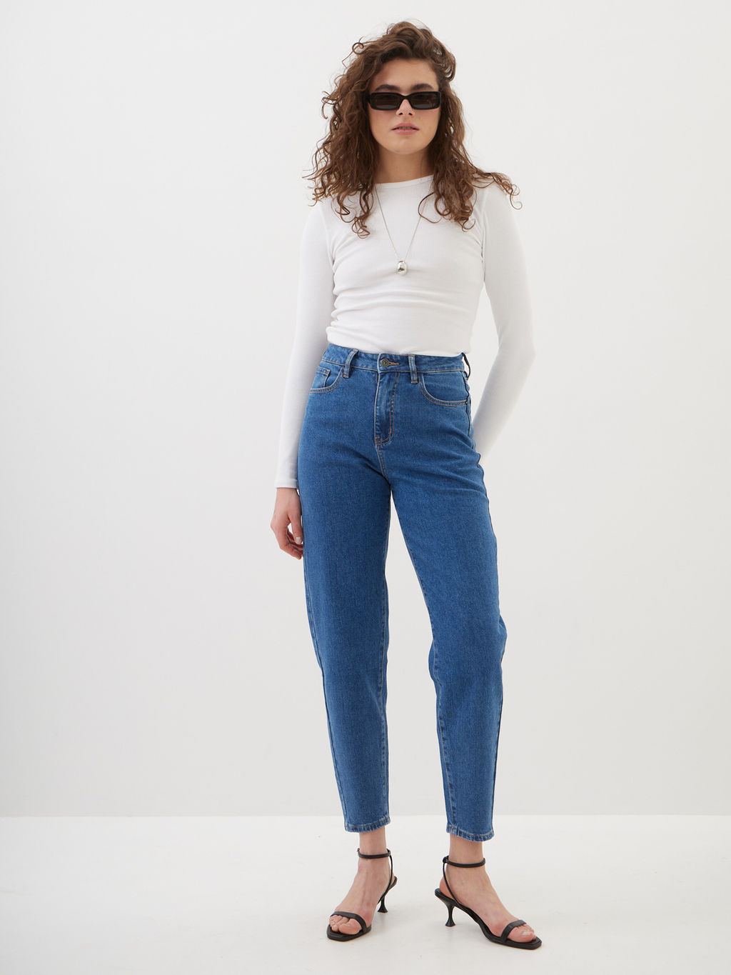 Женские джинсы mom fit с высокой посадкой - Mossmore фото 18