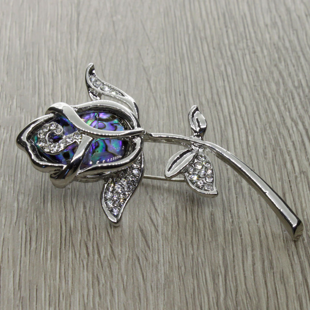 Брошь-подвеска "Роза" со вставкой из гелиотиса и ювелирного сплава