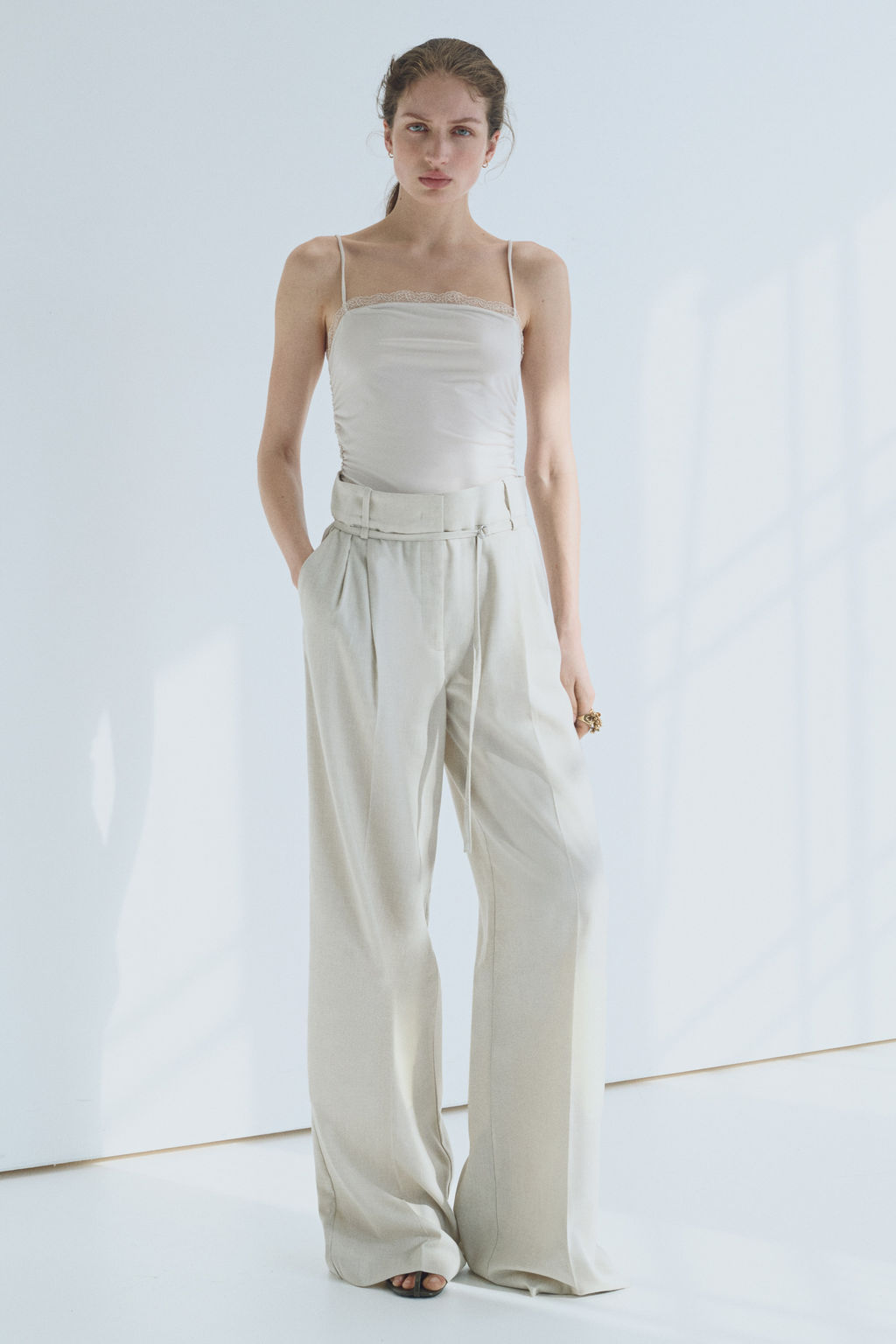 Top de tirantes finos con ribete de encaje - H&m фото 7