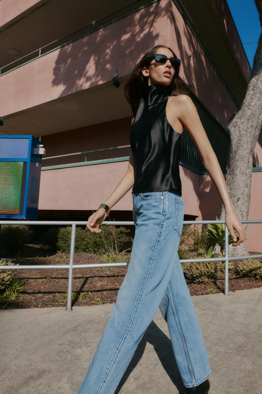 TOP HALTER SATINADO / Negro - Zara фото 6
