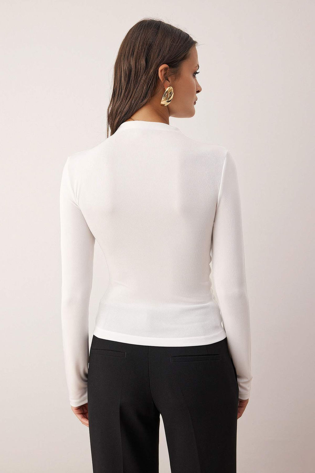 Siyah Buzgu Detayl? Dik Yaka Vucuda Oturan Esnek Orme Bluz TWOAW26BZ00124 - Trendyolmilla фото 12