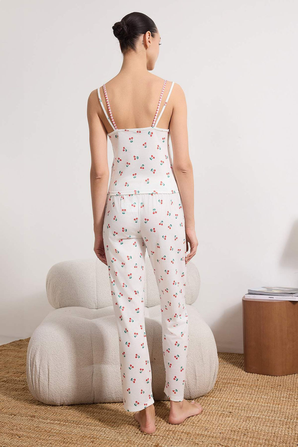 Beyaz-Cok Renkli Kiraz ve Ekoseli Ic Ice Gorunumlu Orme Pijama Tak?m? THMSS26PT00079 - Trendyolmilla фото 4