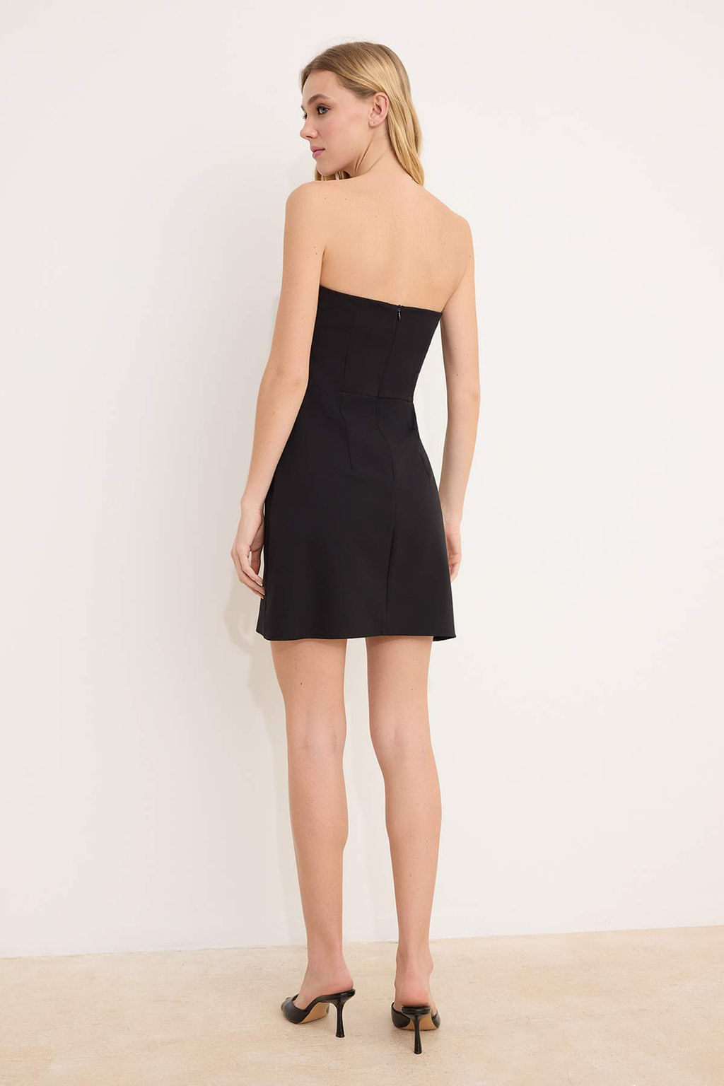 Siyah Straplez K?sa / Mini Dokuma Elbise TWOSS26EL00301
