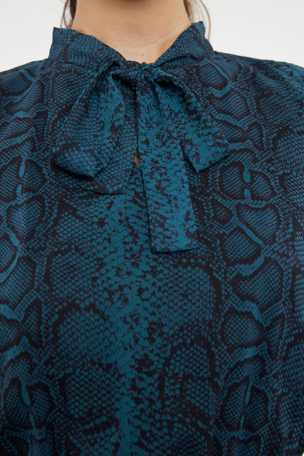 TRENDYOLMILLA Zumrut Yesili Baglama Detayl? Dokuma K?sl?k Elbise TWOAW21EL0458  фото 4