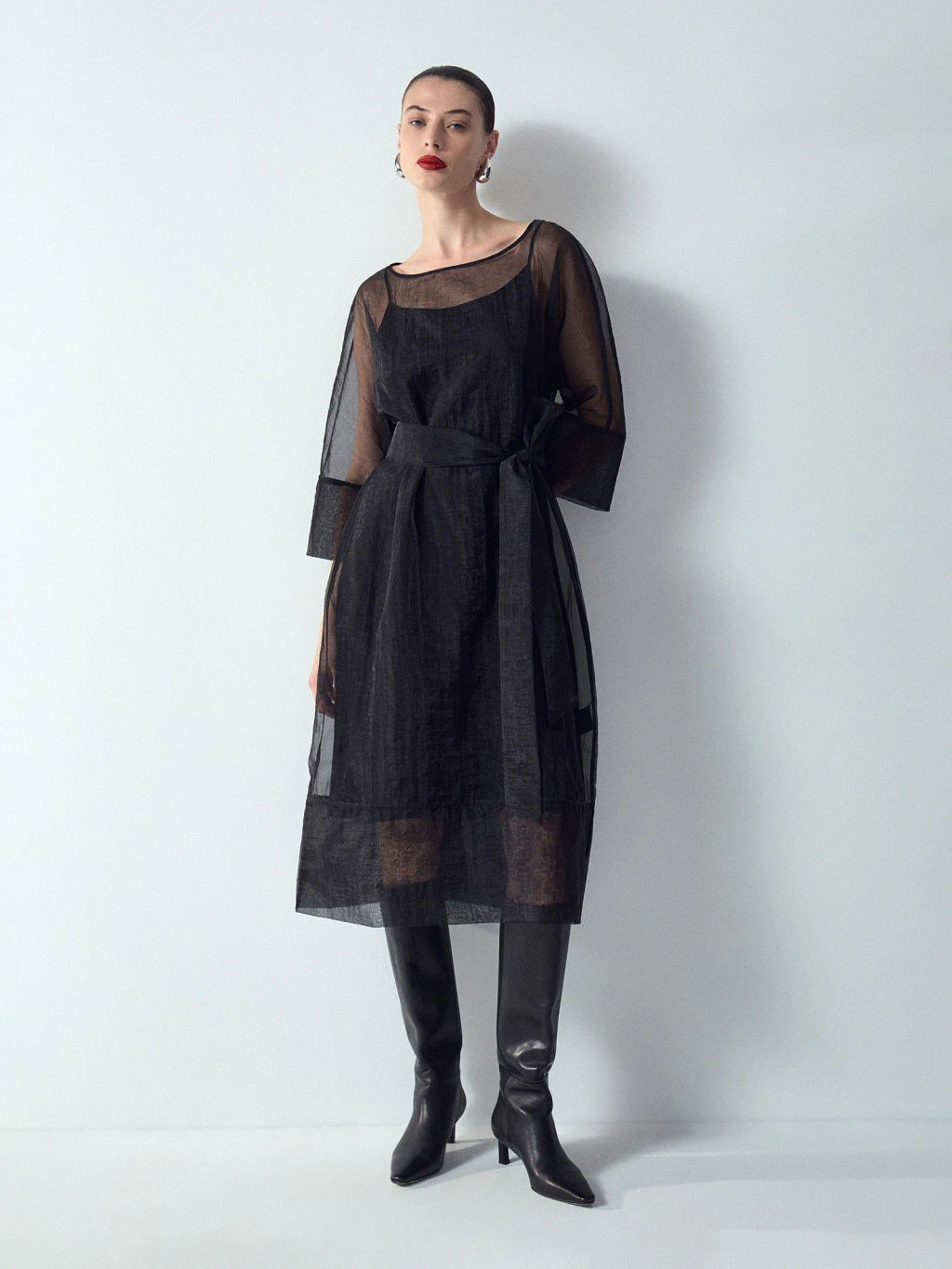 Платье миди из шифона с поясом - Emka фото 2