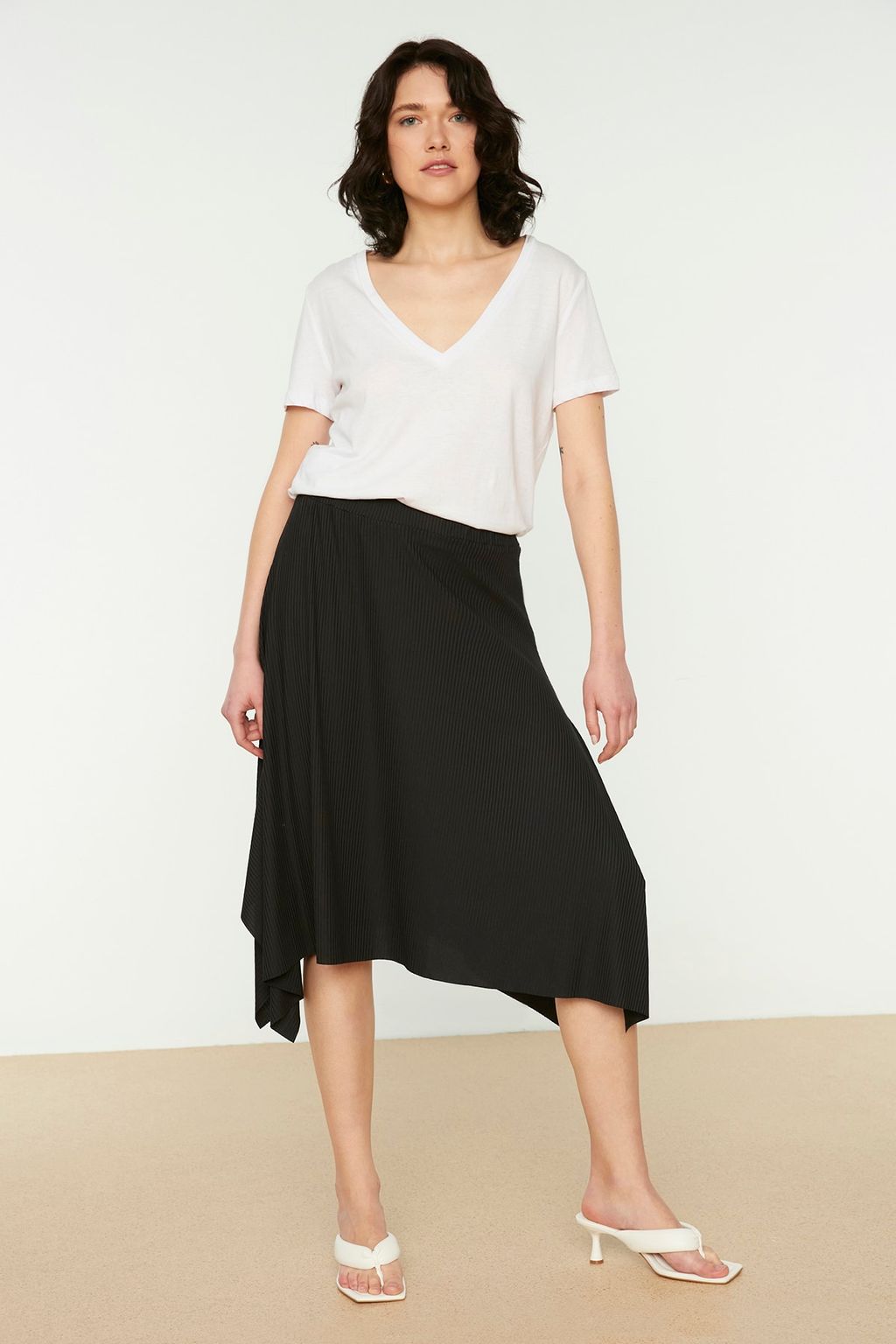 Siyah Volanl? Asimetrik Yuksek Bel Midi Esnek Orme Etek TWOAW20ET0440