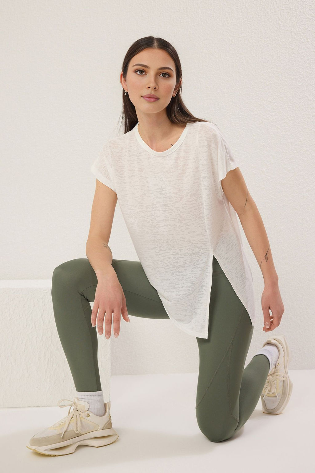 TRENDYOLMILLA Beyaz Y?rtmac Detayl? Spor Orme T-Shirt THMSS25TS00002