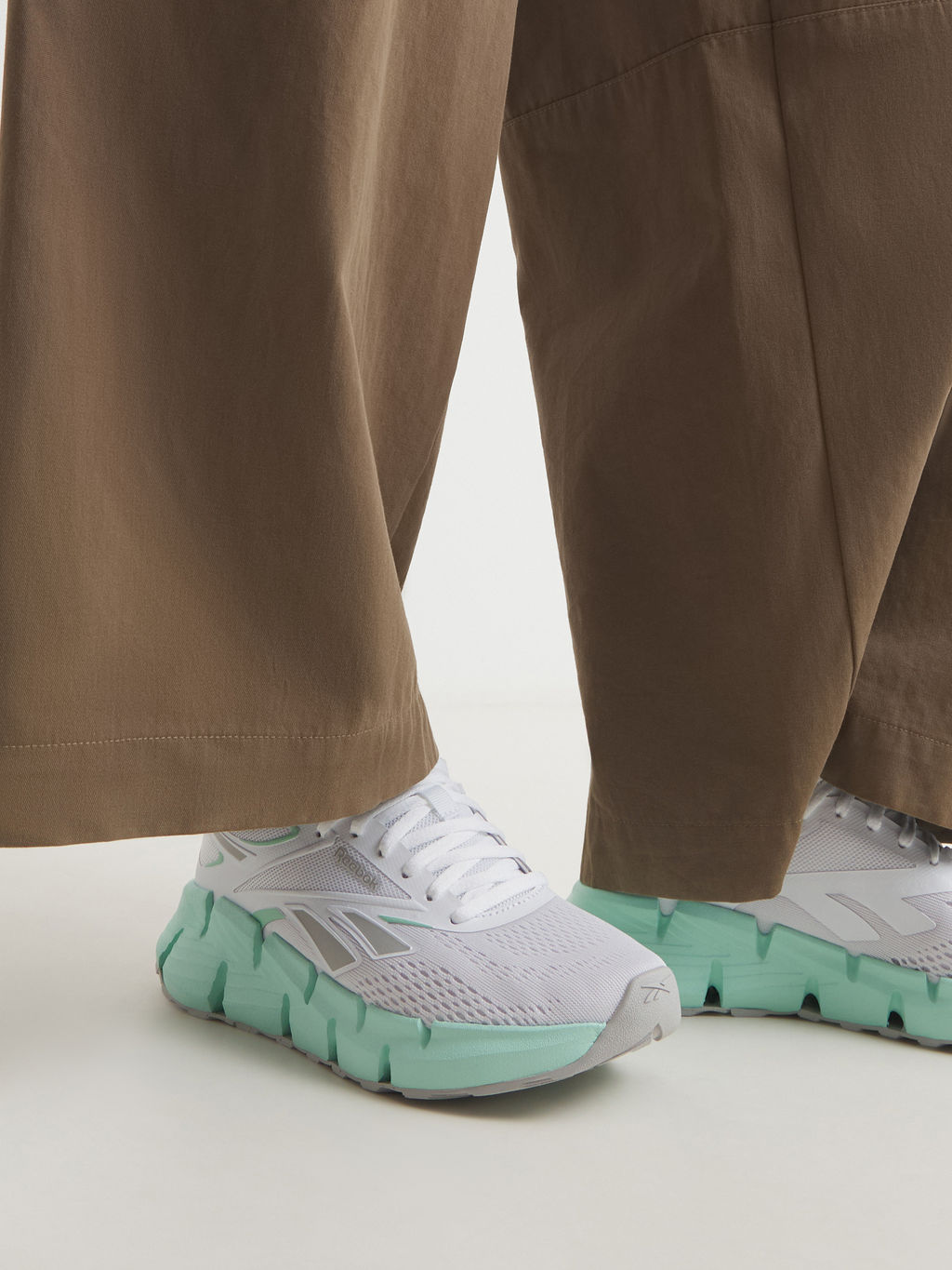 Женские кроссовки REEBOK ZIG DYNAMICA 6 Артикул 4495484, белый