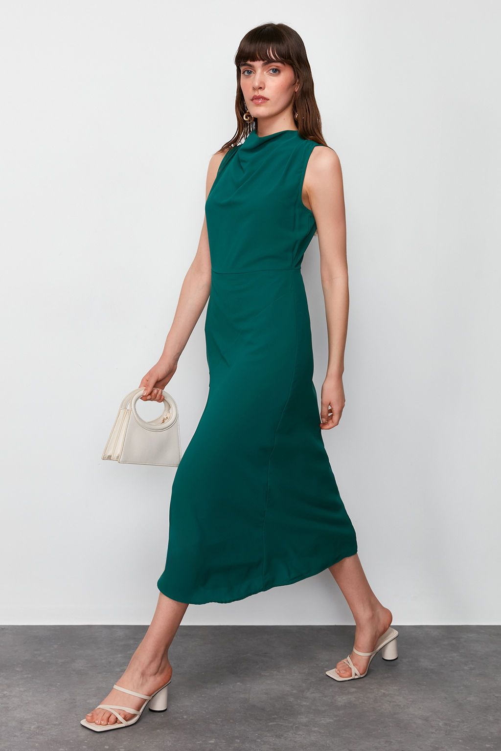 TRENDYOLMILLA Pembe Degaje Yaka Etegi Kesik Detayl? Midi Dokuma Elbise TWOSS24EL00390 фото 2