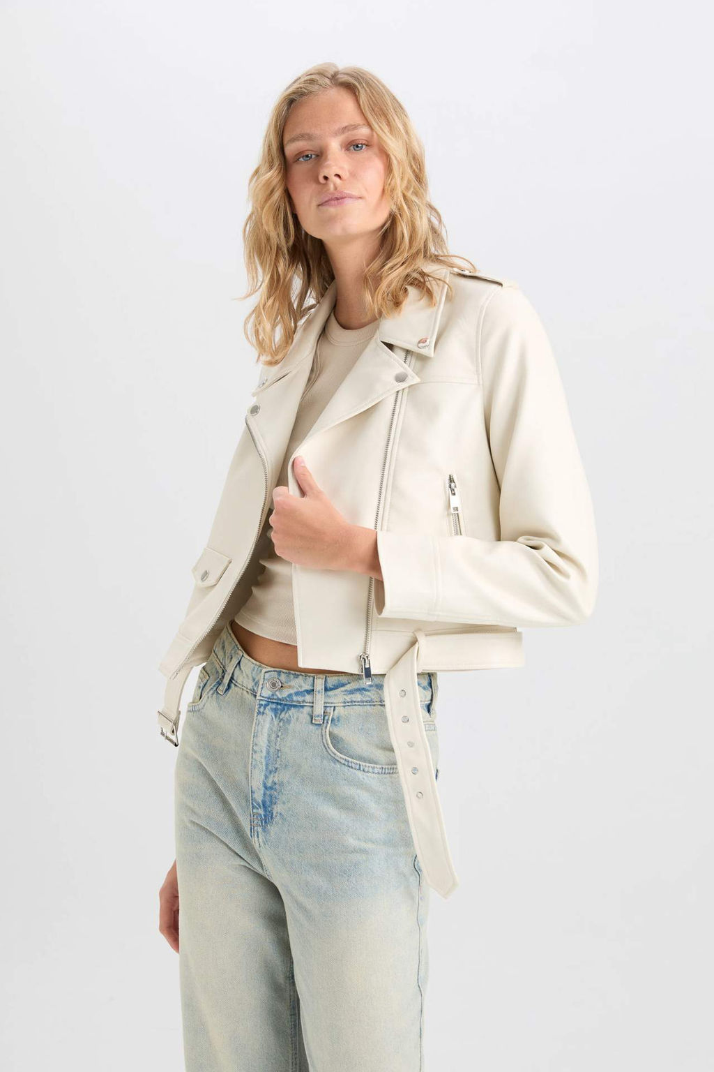 Su Itici Crop Biker Ceket Suni Deri Kruvaze Yaka Fermuarl? Cepli Kemerli Mevsimlik - Defacto фото 2