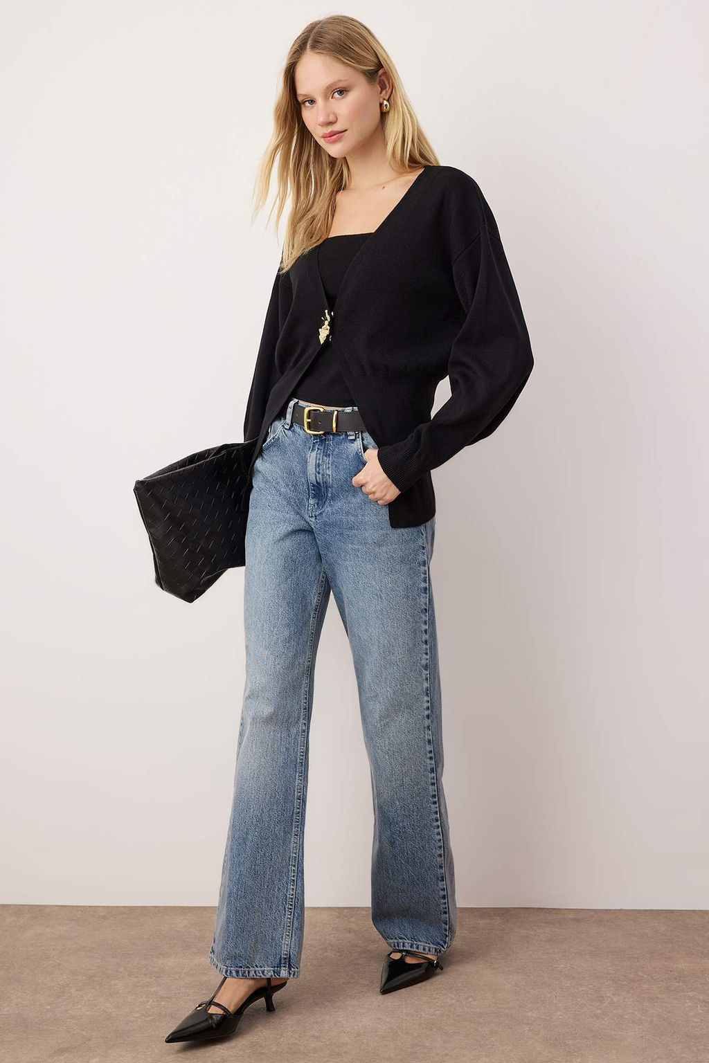 Siyah Dugme Detayl? Genis Kal?p V Yaka Triko H?rka-Bluz Tak?m TWOAW26HI00017