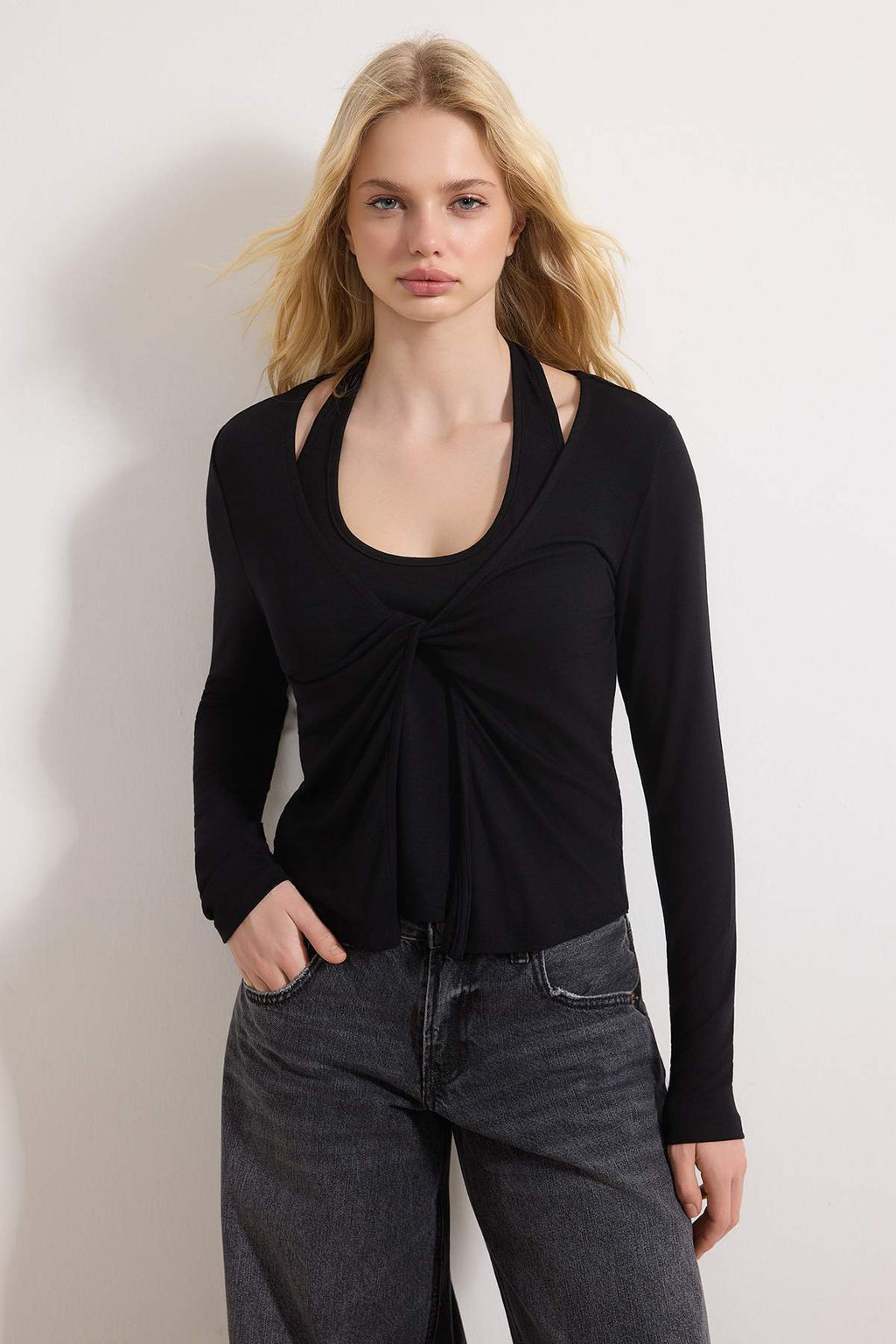 Siyah Fitted/Vucuda Oturan V Yaka Uzun Kollu Premium Yumusak Orme Bluz TWOSS26BZ00269