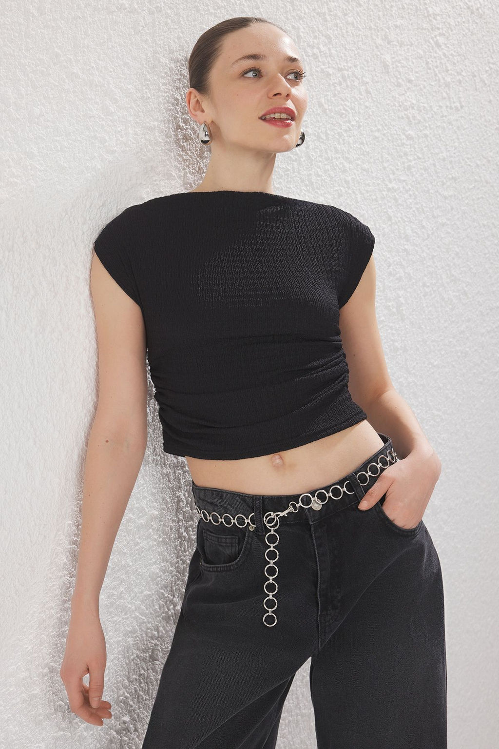 Trendyolmilla Ekru Dokulu Kay?k Yaka Buzgulu Kolsuz Esnek Orme Bluz TWOSS25BZ00485  фото 2