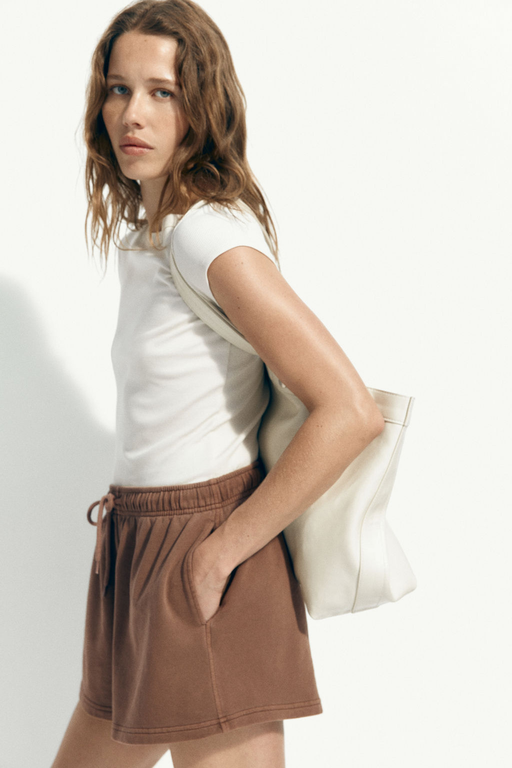 Pantal?n corto en sudadera con cord?n ajustable - H&m фото 4