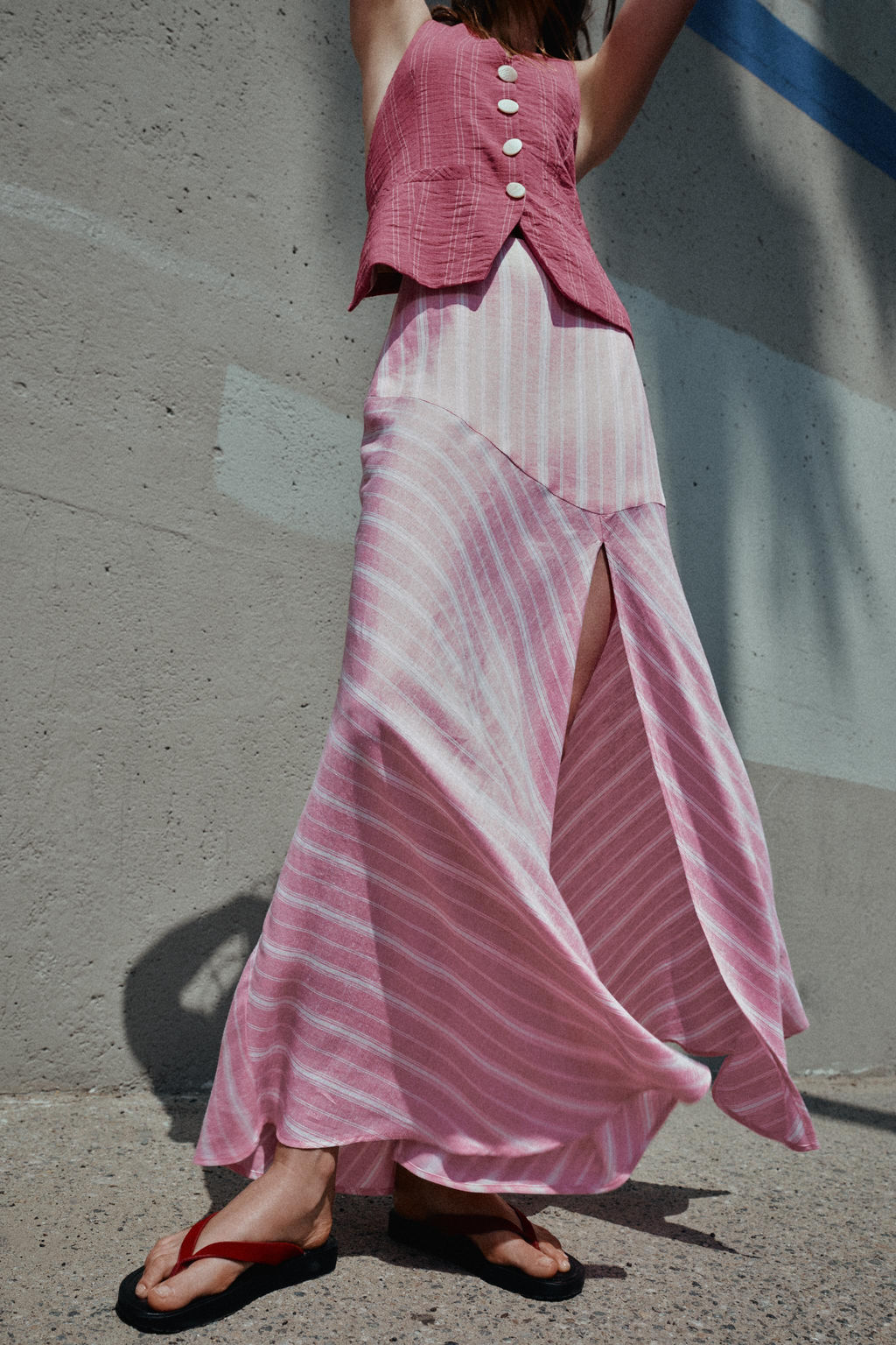 FALDA MIDI CON LINO RAYAS / Rosa / Blanco - Zara фото 2