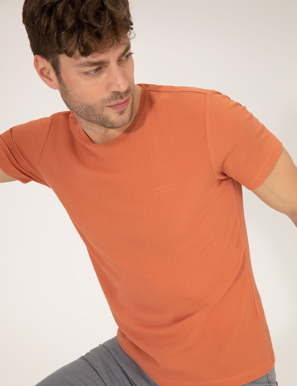 Kahverengi Slim Fit Dokulu Bisiklet Yaka Ti__rt