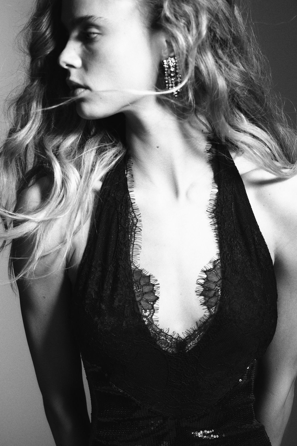 HALTER SEQUIN SHORT DRESS