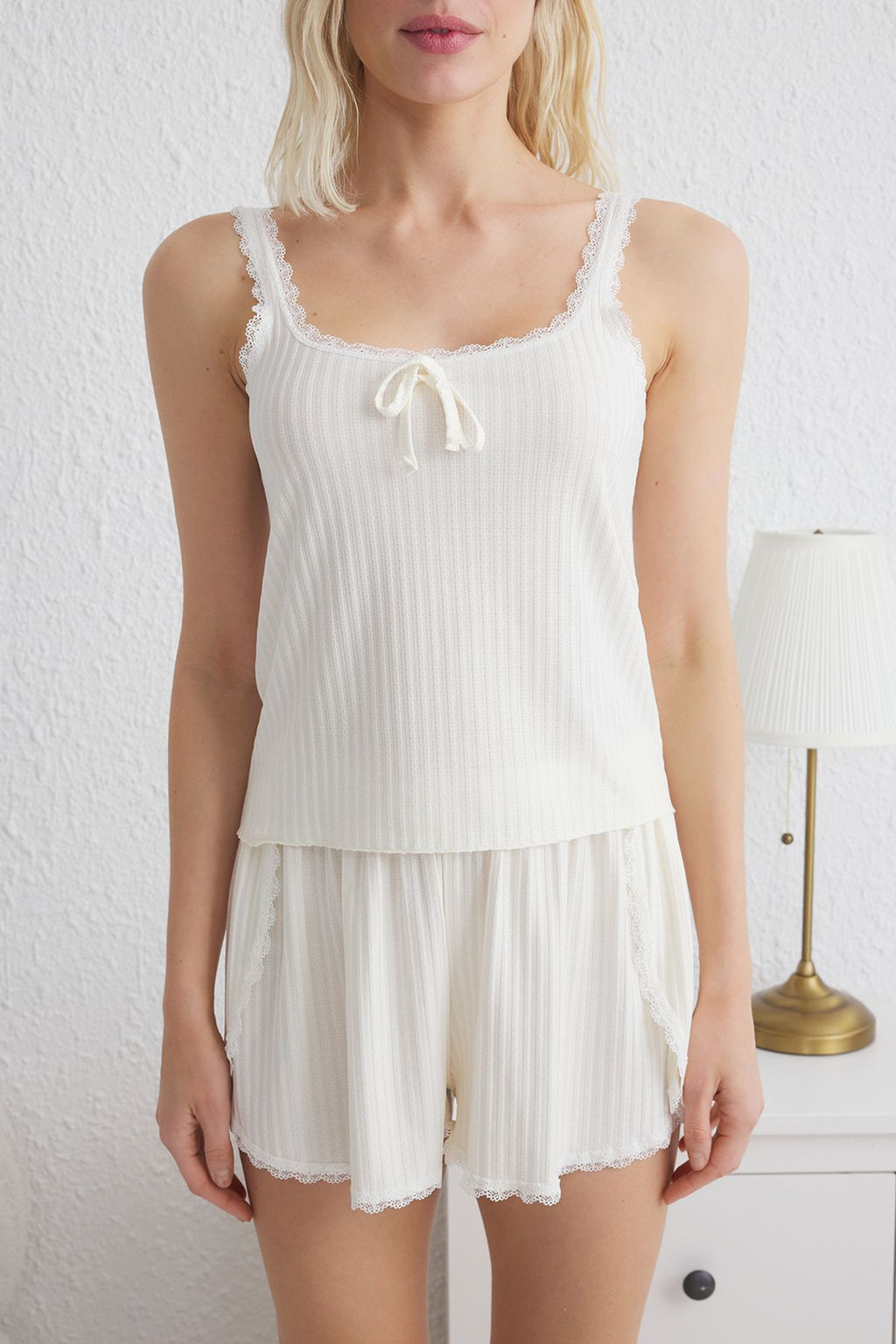 Trendyolmilla Beyaz Dantel Detayl? Fitilli Sortlu Orme Pijama Tak?m? THMSS25PT00154  фото 3