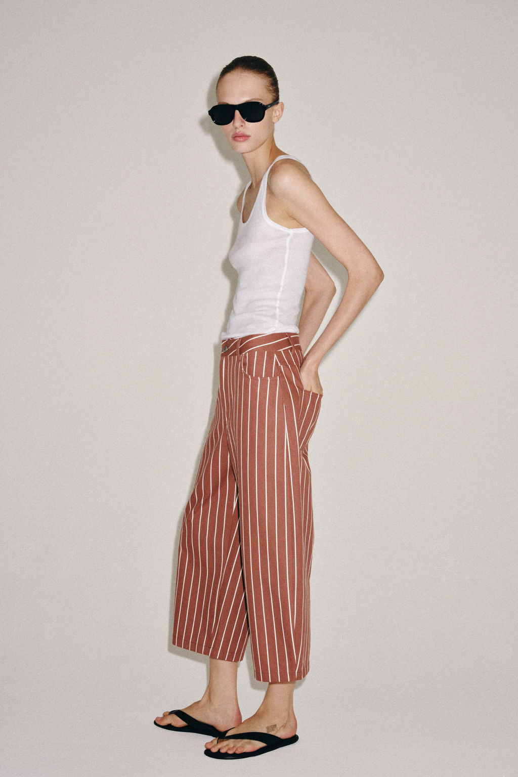 PANTAL?N CROPPED RAYAS ZW COLLECTION / Granate - Zara фото 2