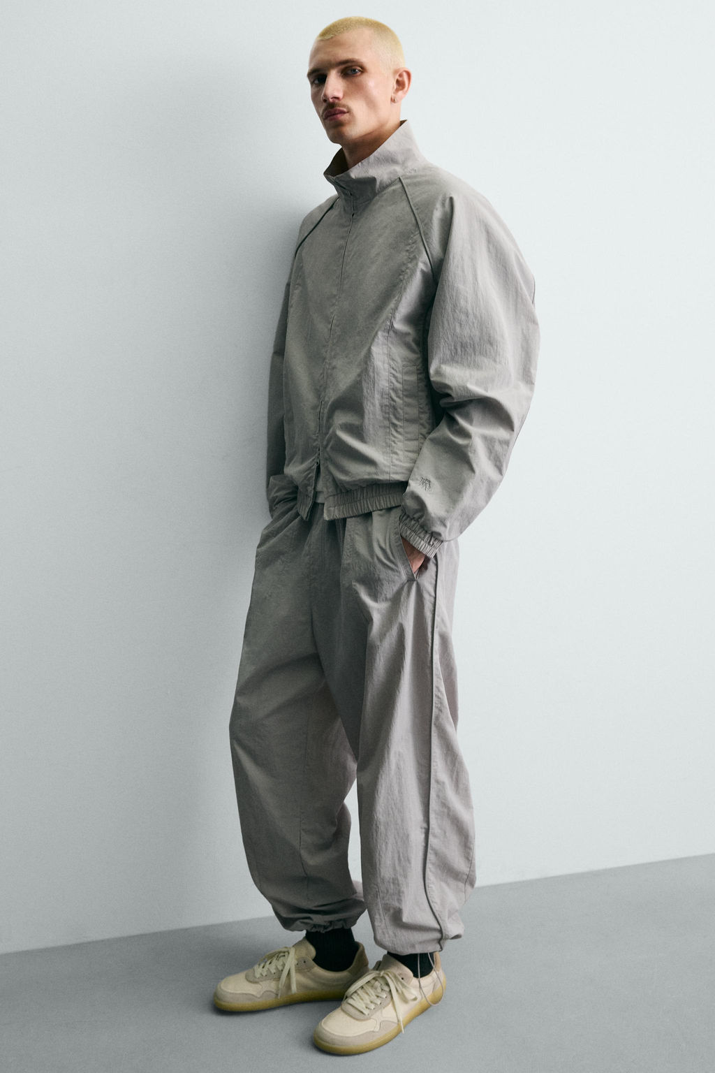 PANTAL?N JOGGER T?CNICO BANDAS CONTRASTE / Gris claro - Zara фото 16