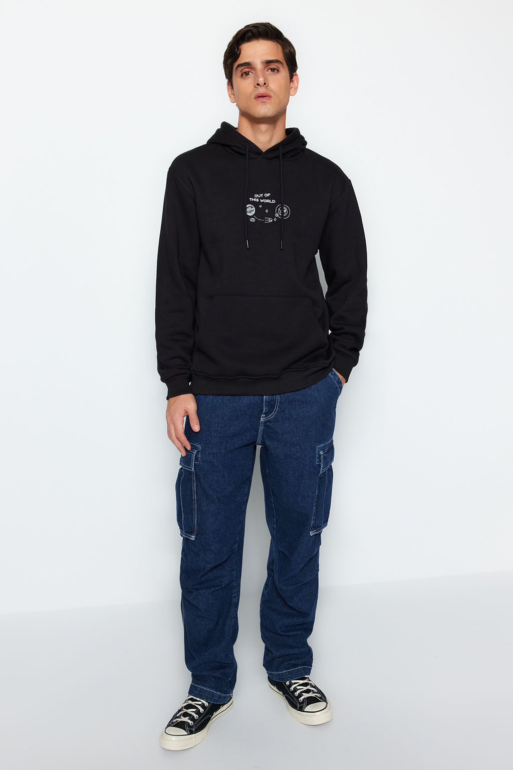 TRENDYOL MAN Siyah Regular/Normal Kesim Uzay Nak?sl? Kapusonlu Ici Polar/S?cak Tutan Sweatshirt TMNAW24SW00101 - Trendyolmilla фото 13