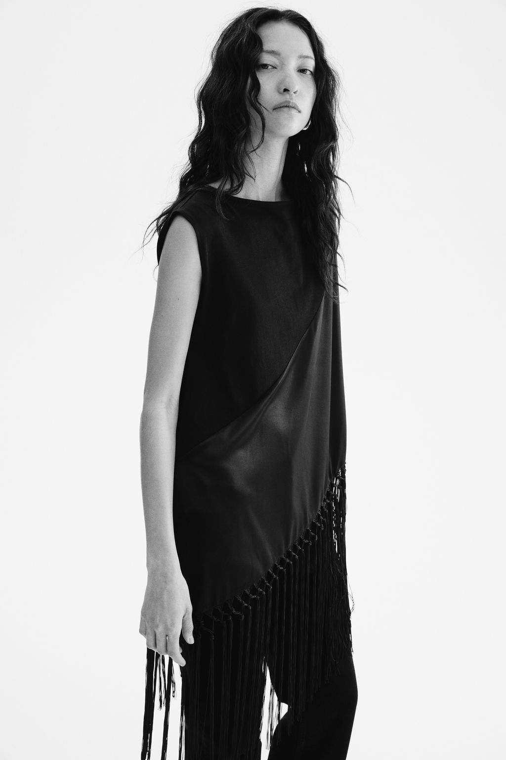 Top asim?trico con flecos - H&m фото 4