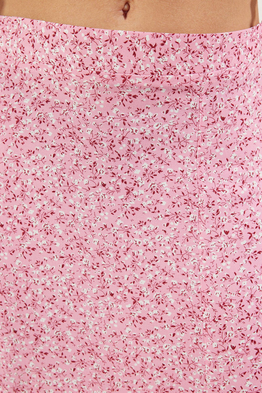 Ac?k Pembe Y?rtmac Detayl? Cicek Desenli Viskon Kumasl? Midi Dokuma Etek TWOSS20ET0230