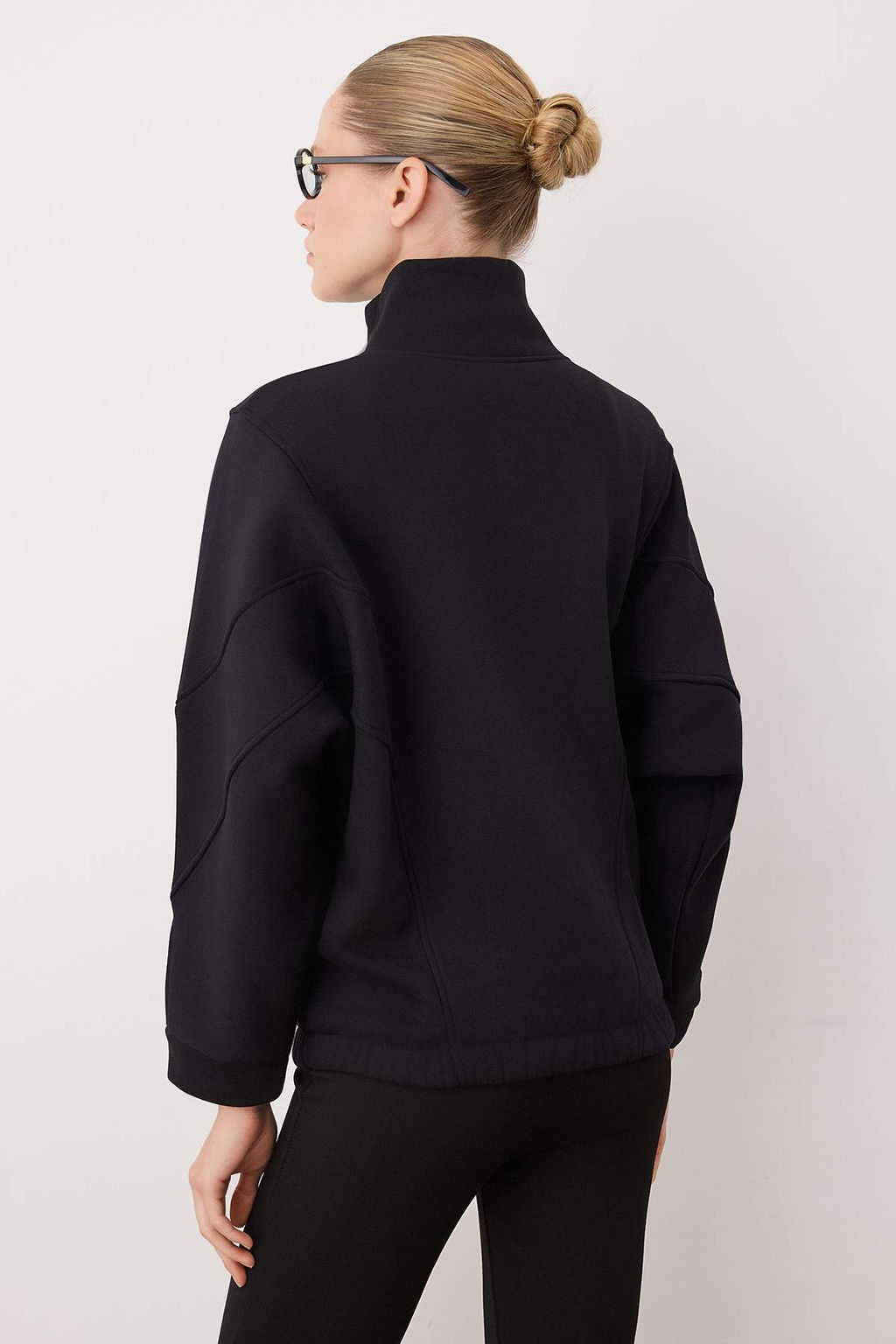 Siyah-Beyaz Renk Bloklu Fermuarl? Dik Yaka Oversize Bomber Orme Sweatshirt TWOAW26SW00037