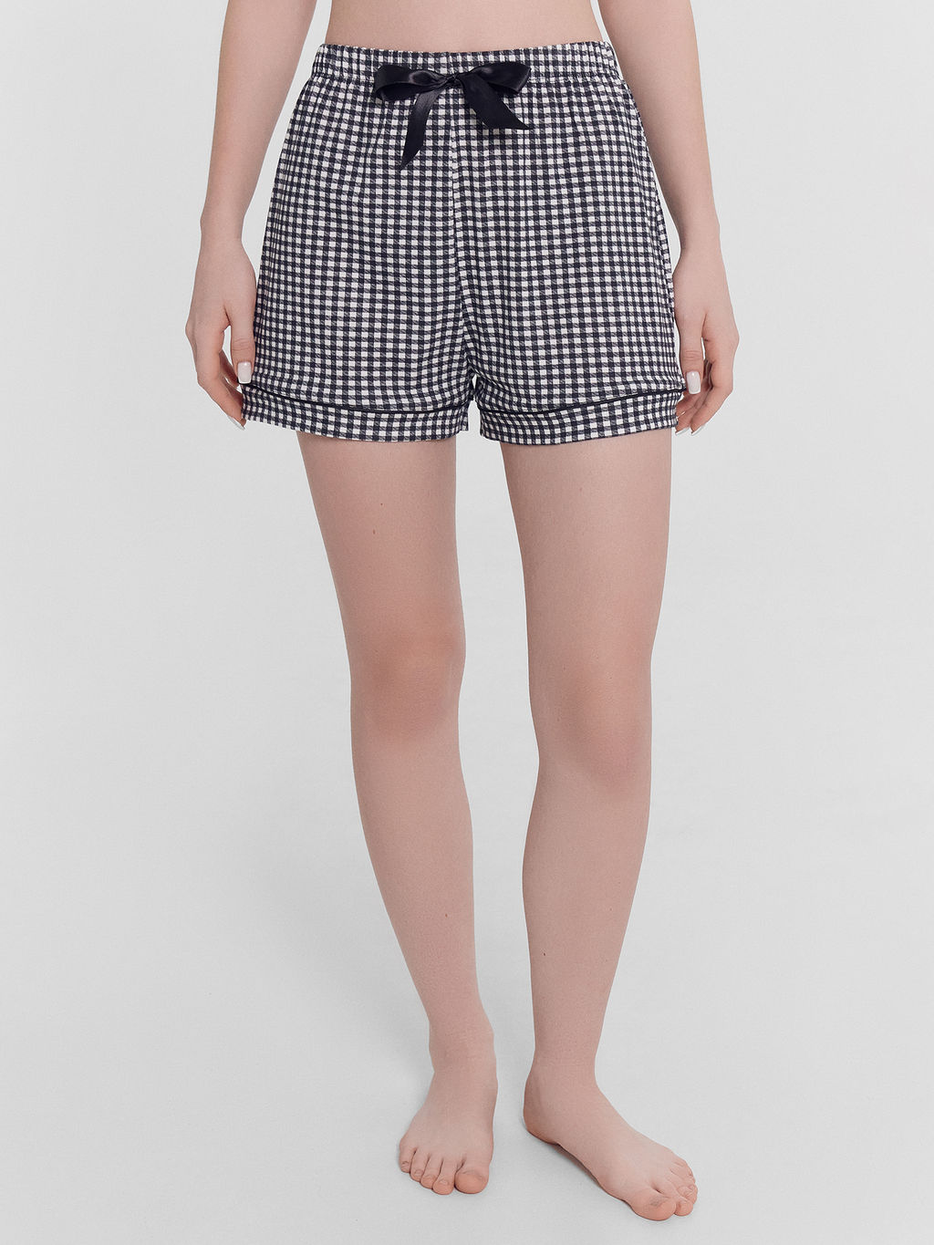 КОМПЛЕКТ ЖЕНСКИЙ (ЖАКЕТ, ШОРТЫ) черная клетка на белом 592478