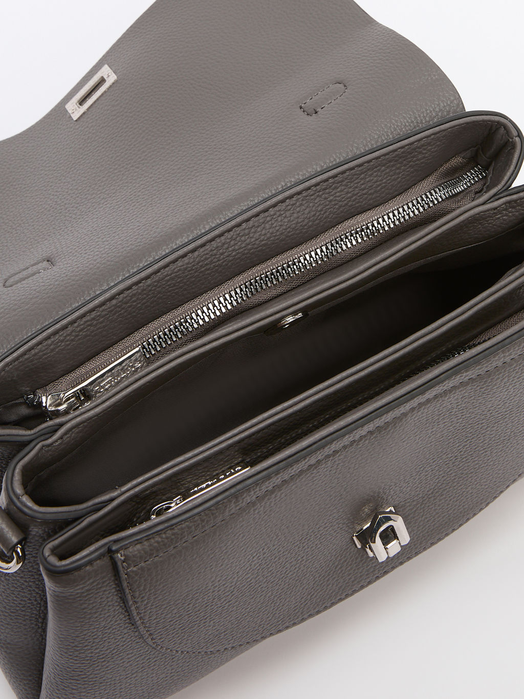 Женская сумка с ручкой TAMARIS Carolina Артикул 4370651, темно-серый - Armani exchange фото 7